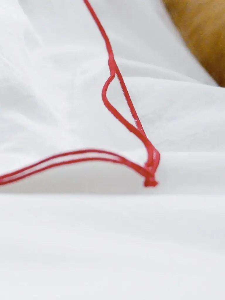 Contrast Flange Bedding Set
