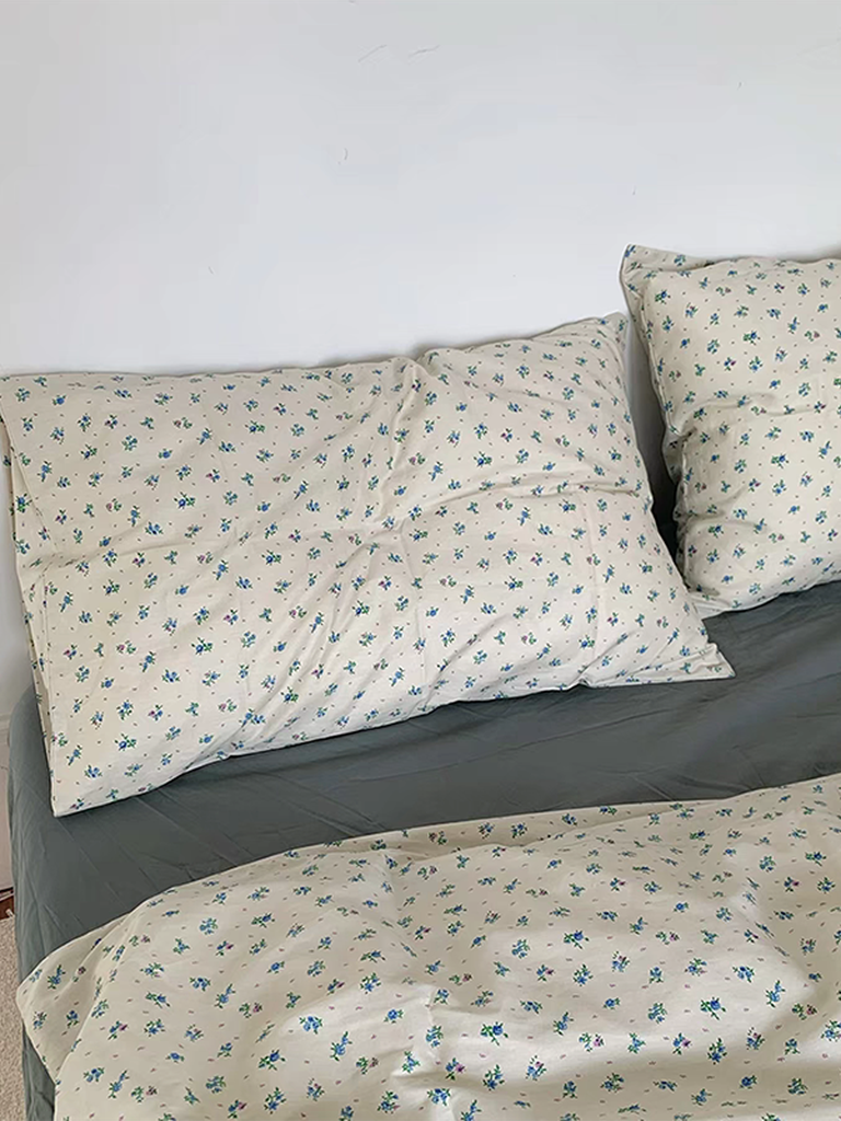 Retro Blue Ditsy Floral Bedding Set