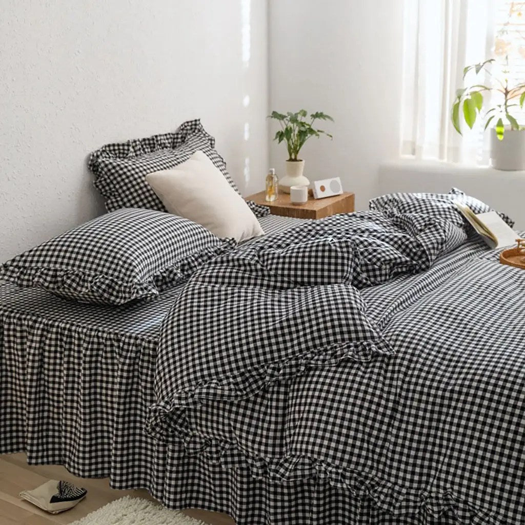 Rustic Gingham Duvet Cover with Ruffle - Black