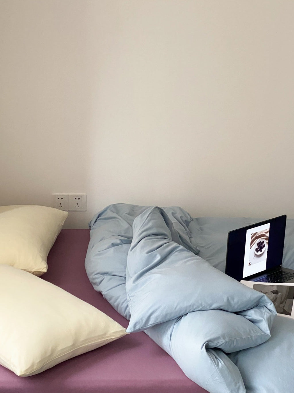 Everyday Contrast Cotton Jersey Bedding Set original reference image 2