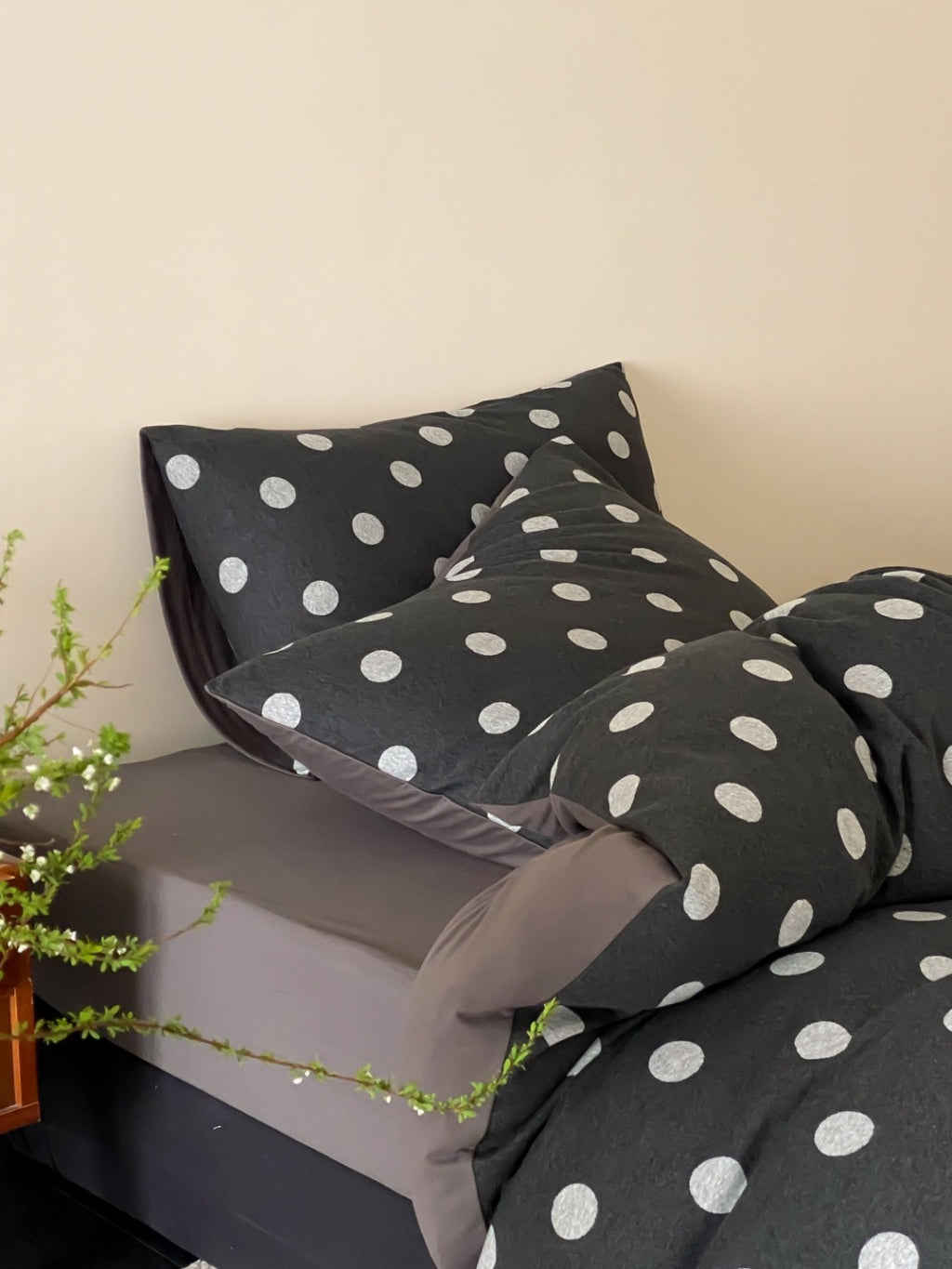 Everyday Dot Cotton Jersey Bedding Set original reference image 4
