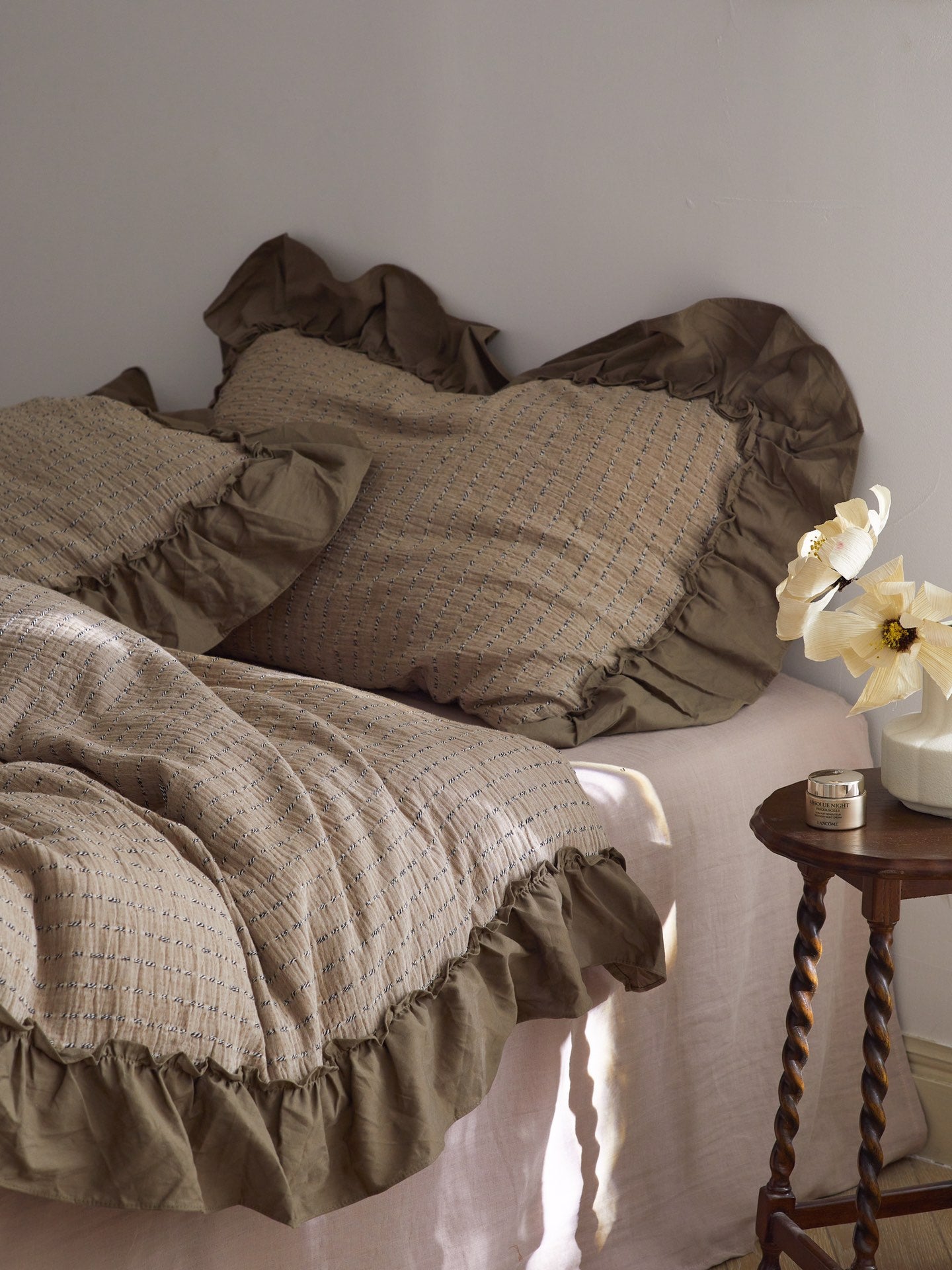 Mocha Ruffle Stripe Cotton Muslin Bedding Set original reference image 2