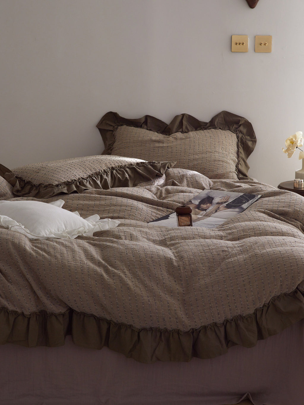 Mocha Ruffle Stripe Cotton Muslin Bedding Set original reference image 4