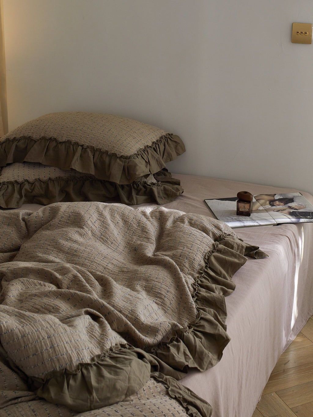 Mocha Ruffle Stripe Cotton Muslin Bedding Set original reference image 8