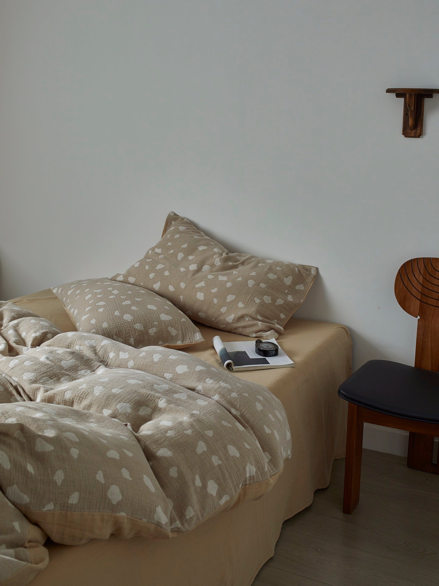 Sand Pebble Cotton Muslin Bedding Set original reference image 1