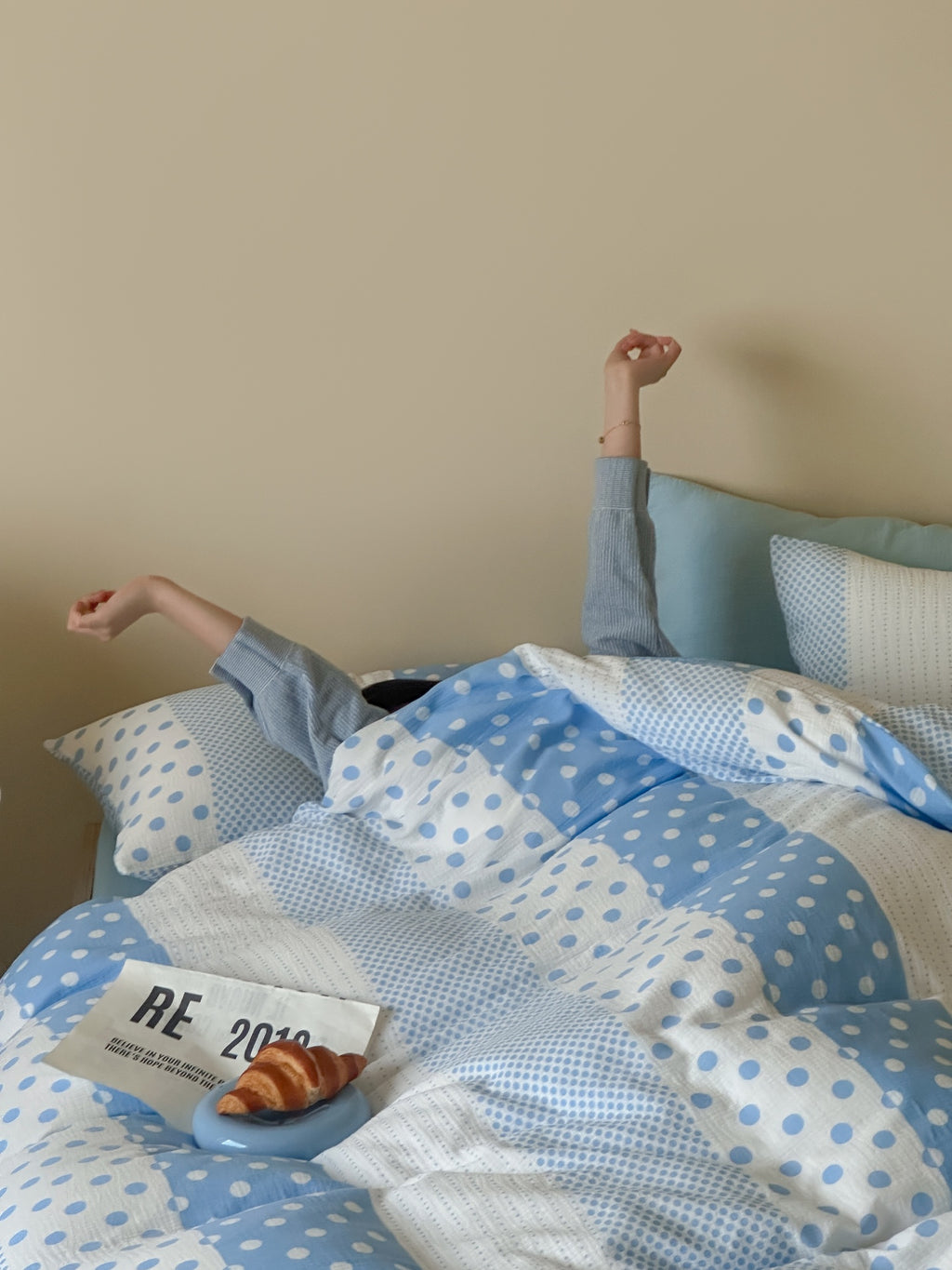 Sky Polka Dot Cotton Muslin Bedding Set original reference image 3