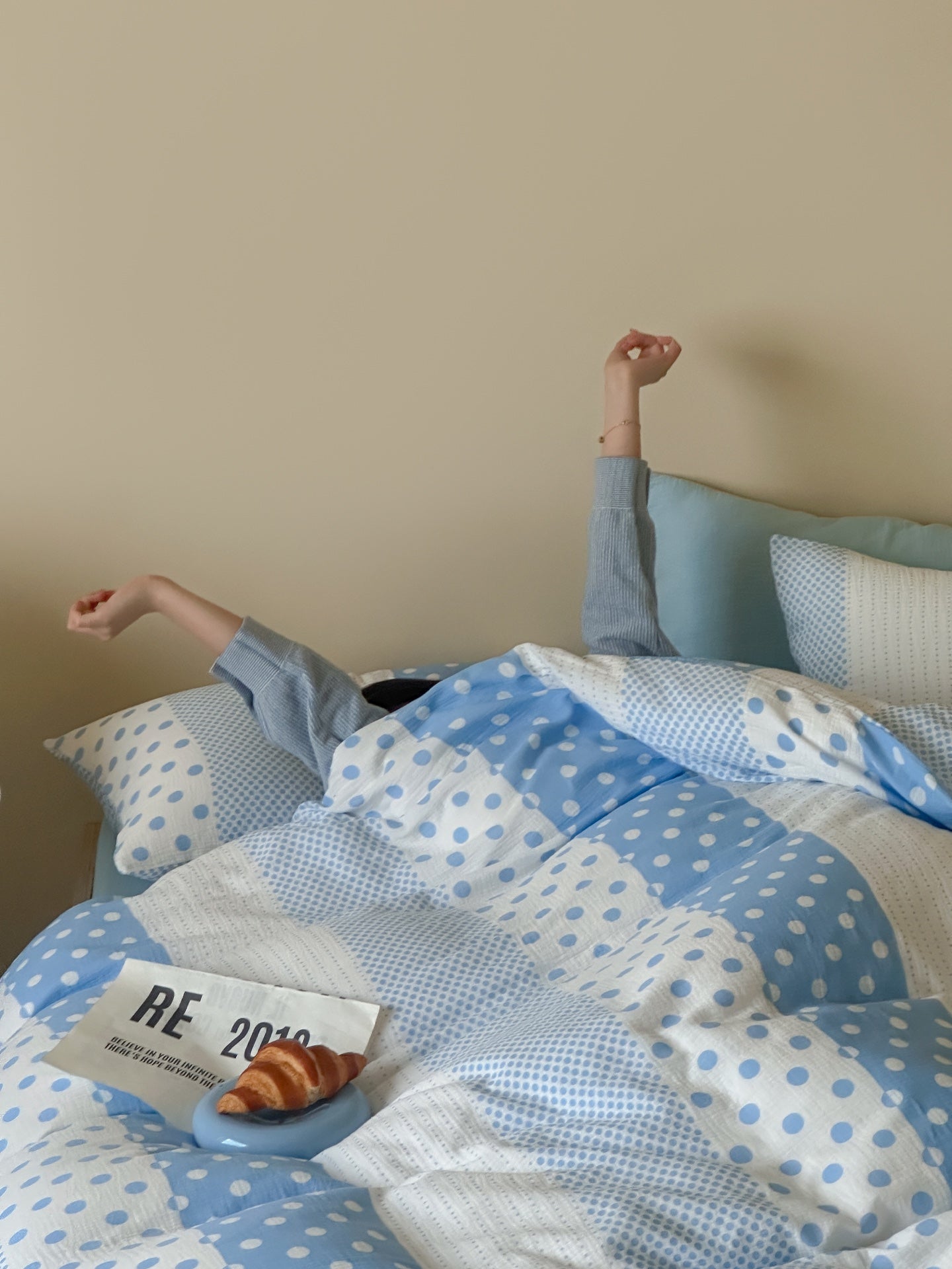 Sky Polka Dot Cotton Muslin Bedding Set original reference image 3