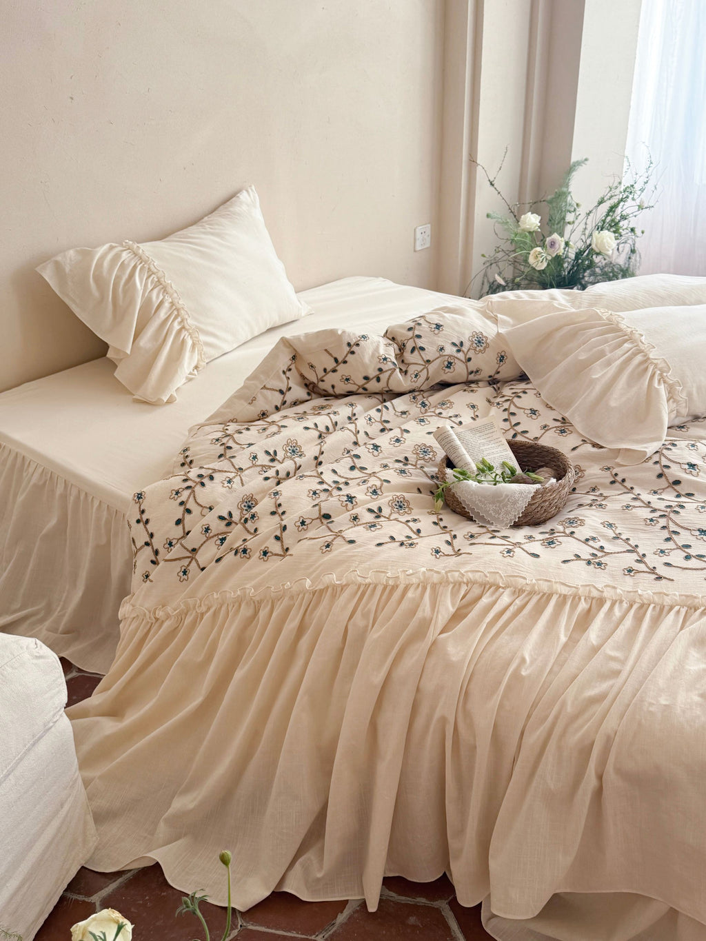 Willow Vine Embroidered Bedding Set original reference image 6